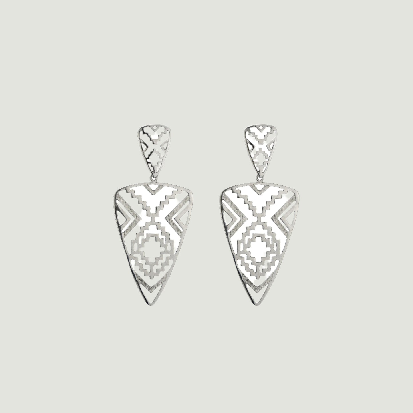 Rhodium plated in brass earring