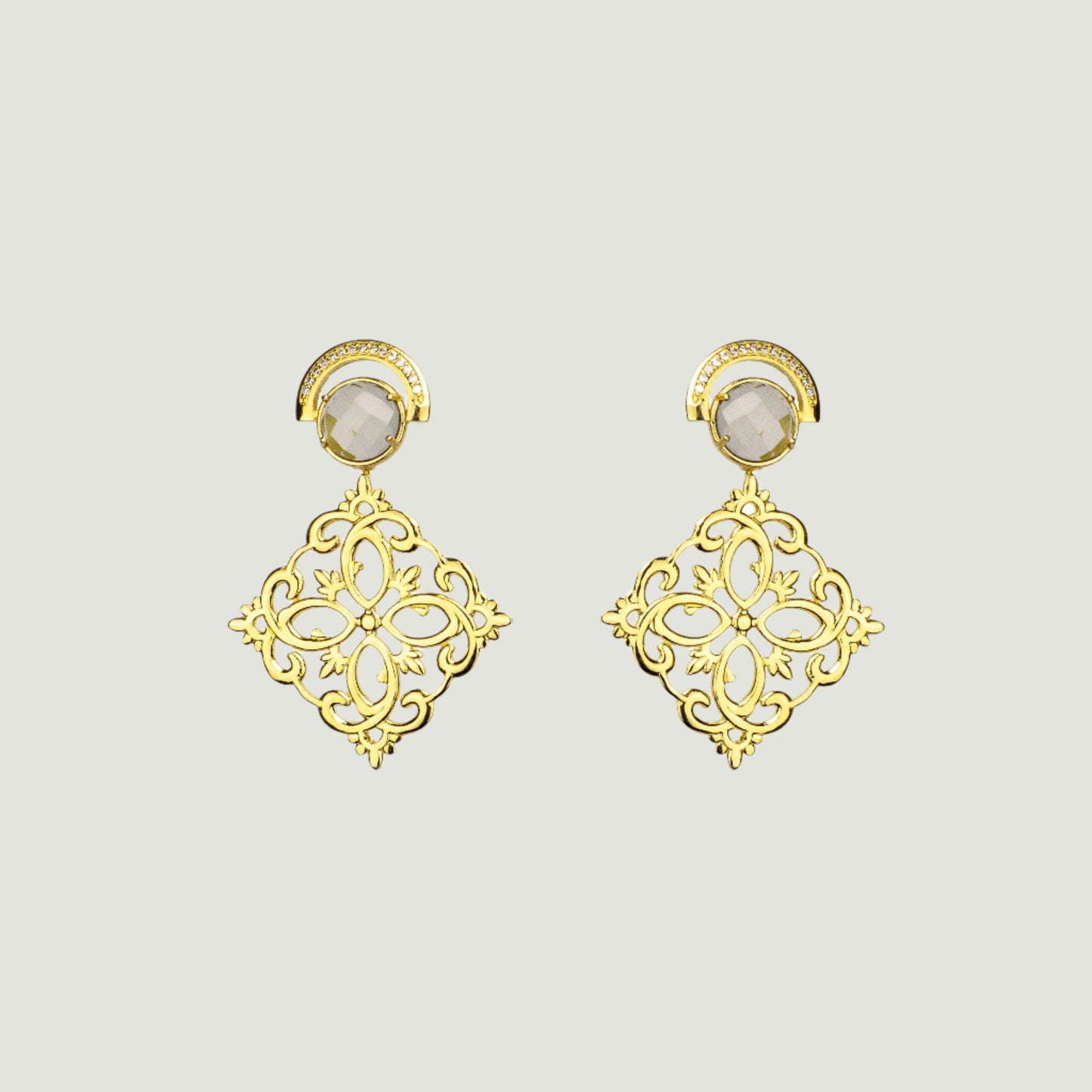 Gold plated in brass with crystal and zirconia earring