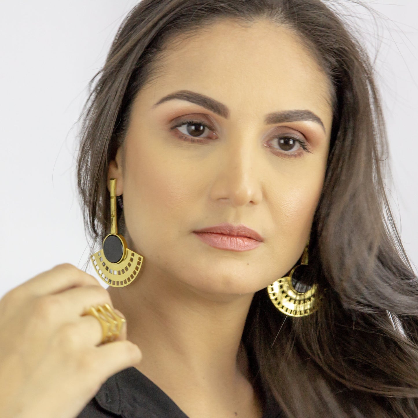 Gold plated in brass with onix earring