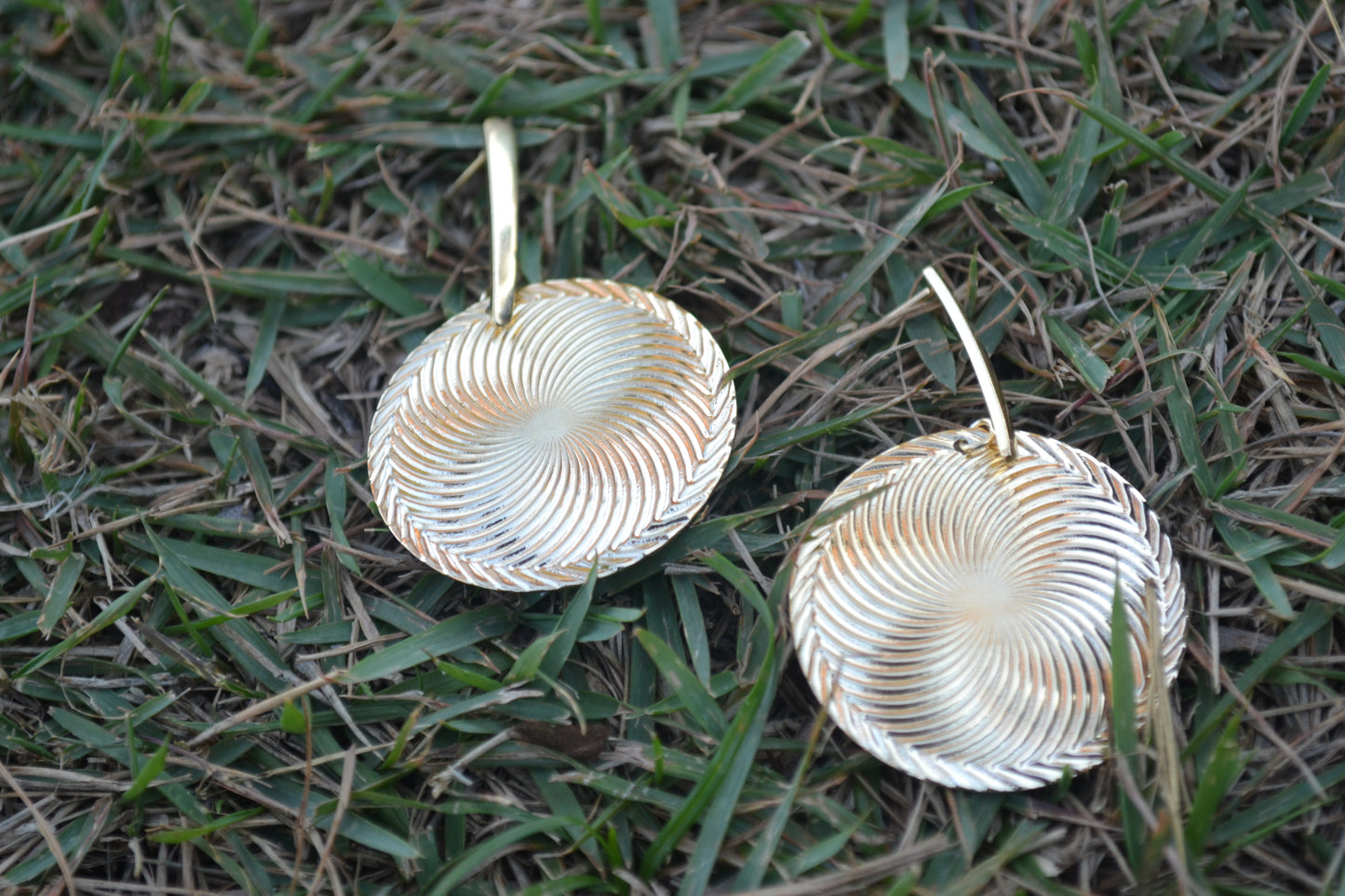 Gold plated in brass disc earrings